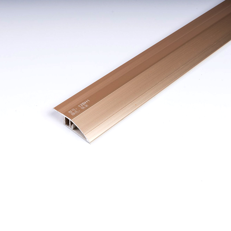 ตัดแต่งจมูกบันไดกระเบื้องหรูหรา