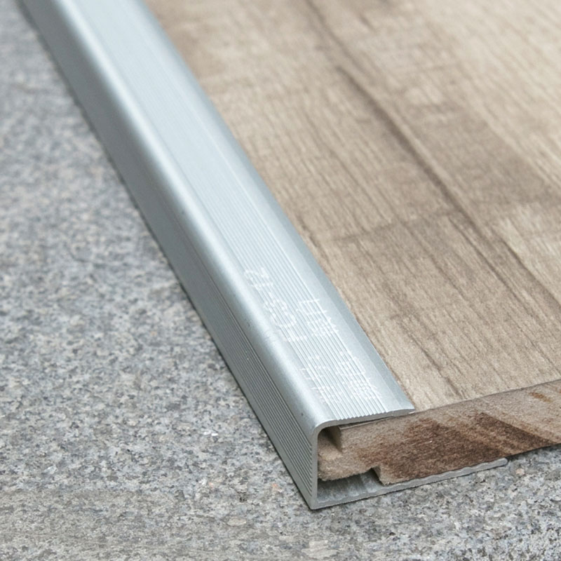 ความทนทาน คิ้วขอบกระเบื้องบันได