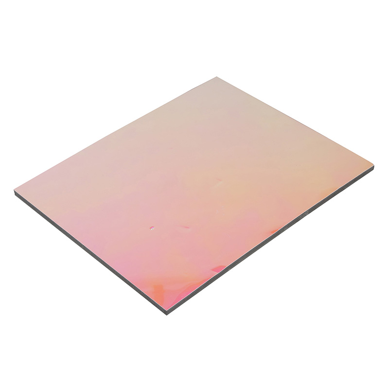 ภายในตกแต่งด้วยคาร์บอนคริสตัลบอร์ด 