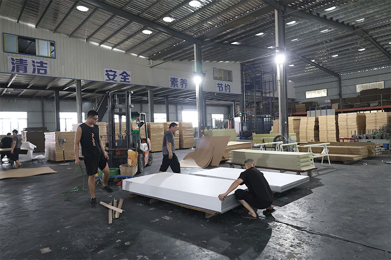 ผู้จำหน่ายแผ่นผนังพีวีซี