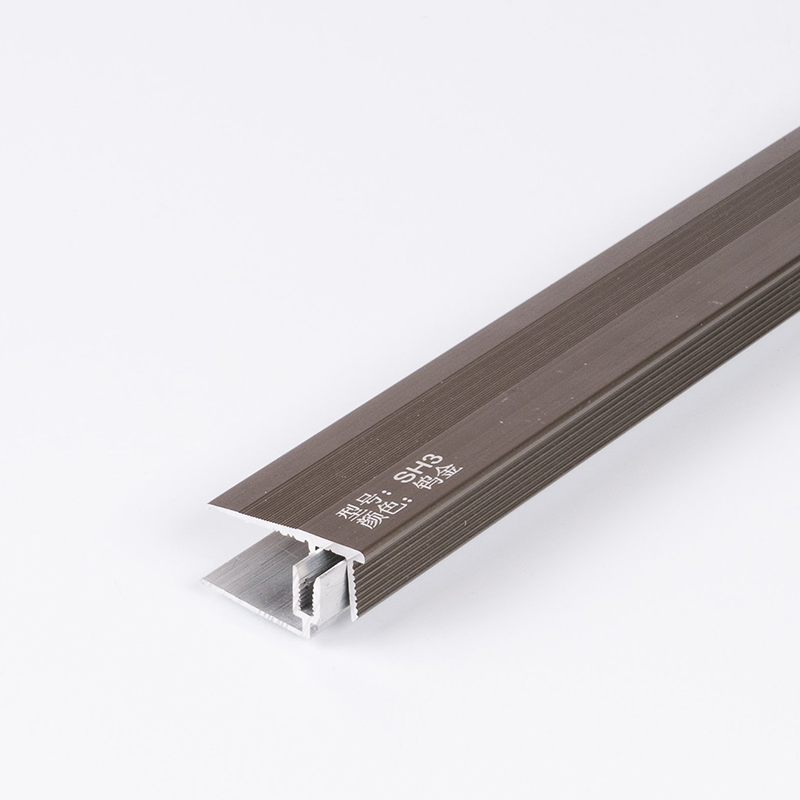 คิ้วขอบกระเบื้องอะลูมิเนียม