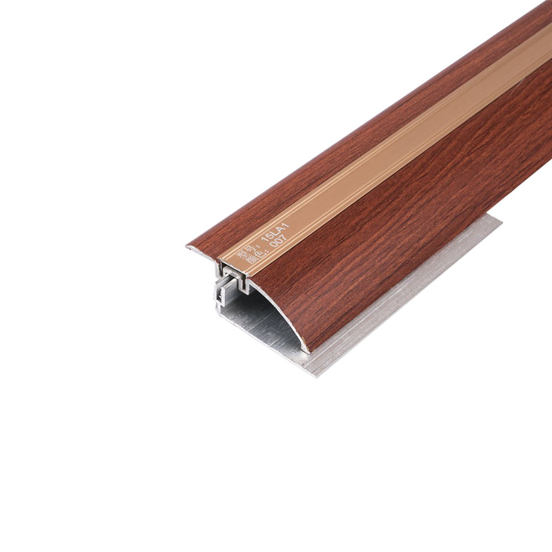 กระเบื้องภายในและแถบเปลี่ยนพรม