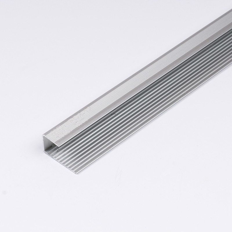 คิ้วขอบกระเบื้องสำหรับบันได