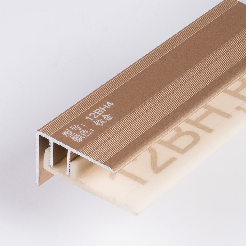 คิ้วบันไดกระเบื้อง