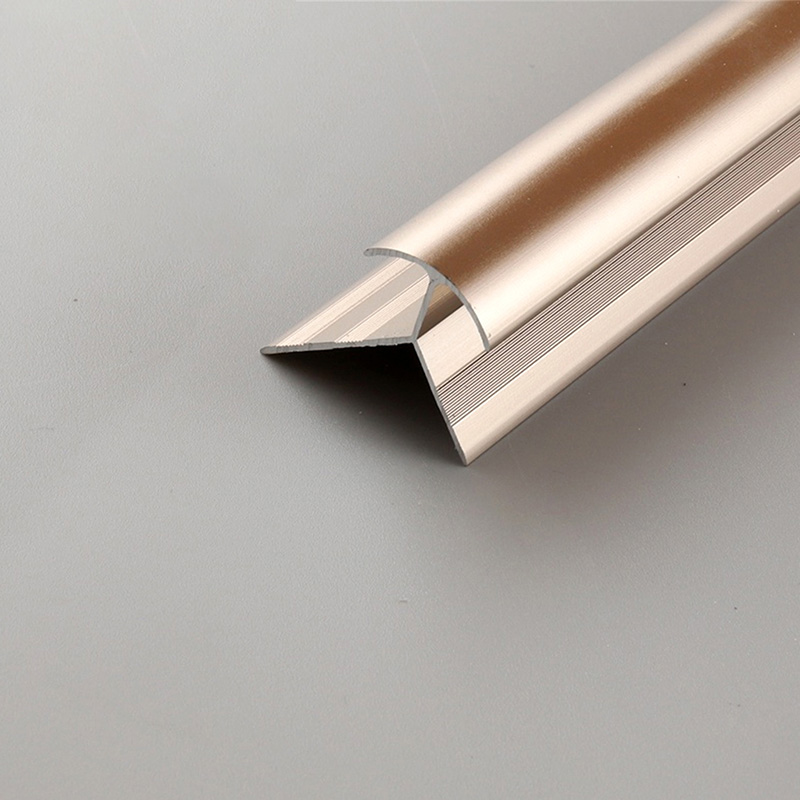 ตัดแต่งกระเบื้องมุมด้านนอกอย่างหรูหรา