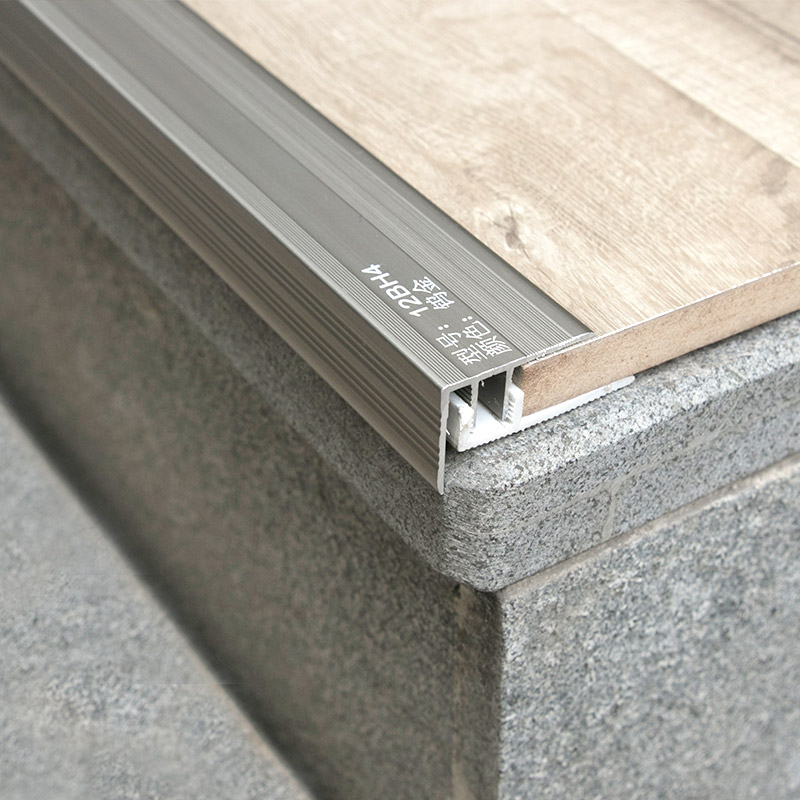 ตกแต่งภายใน คิ้วบันได กระเบื้อง