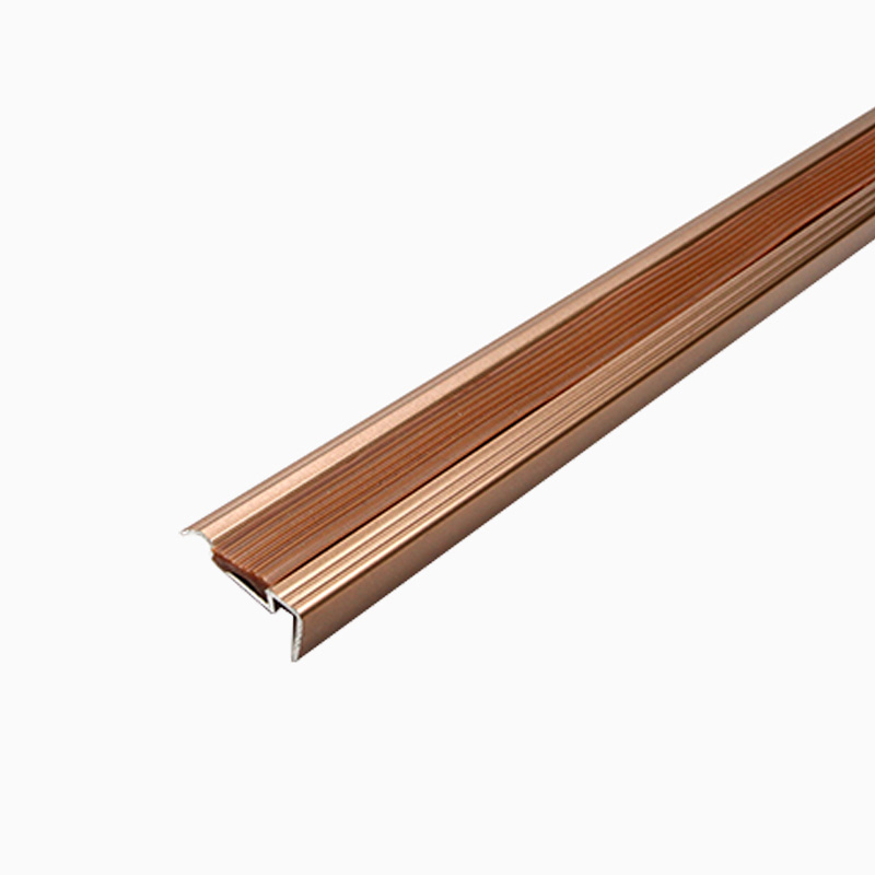 ภายในปูกระเบื้องขอบบันได