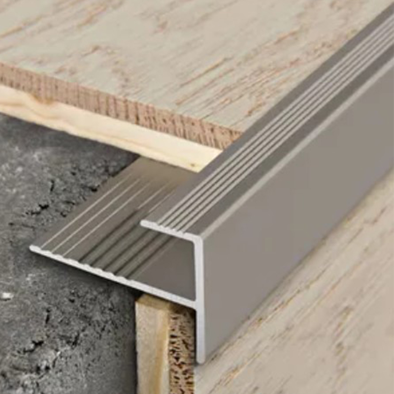 คิ้วขอบบันไดรูปตัว F หรูหรา