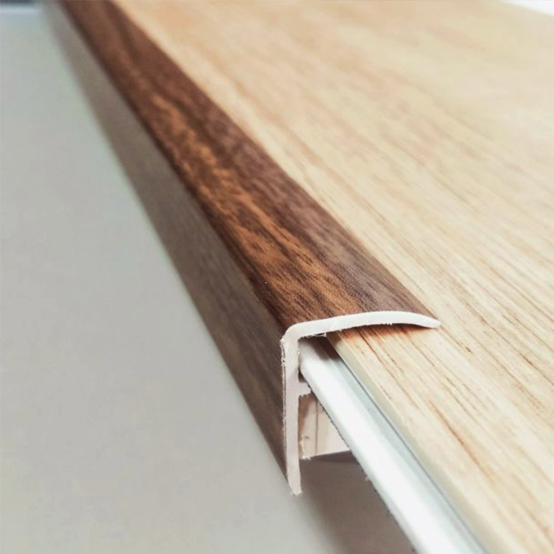 แถบขอบบันไดรูปตัว F ภายใน