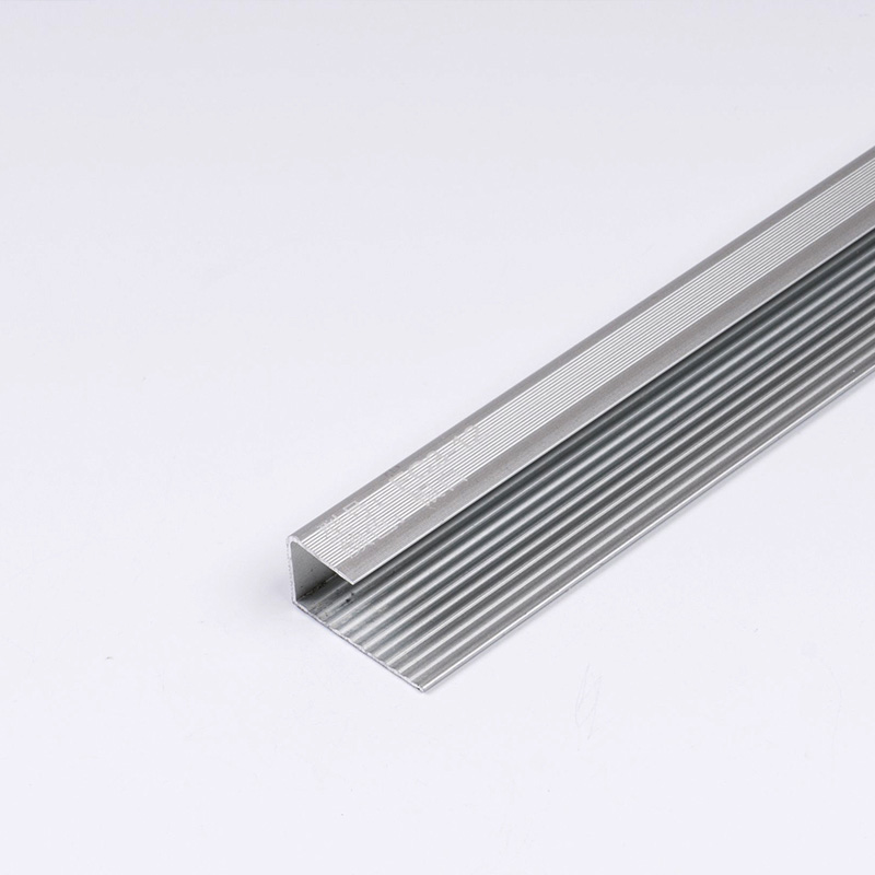 ตกแต่งภายในขอบกระเบื้องสำหรับบันได