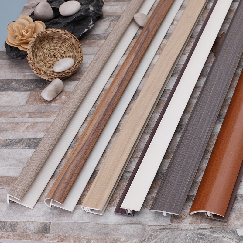 ตกแต่งขอบพื้นพีวีซีลายไม้