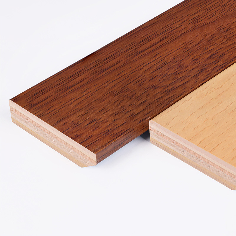 กระดานรอบไม้เนื้อแข็ง