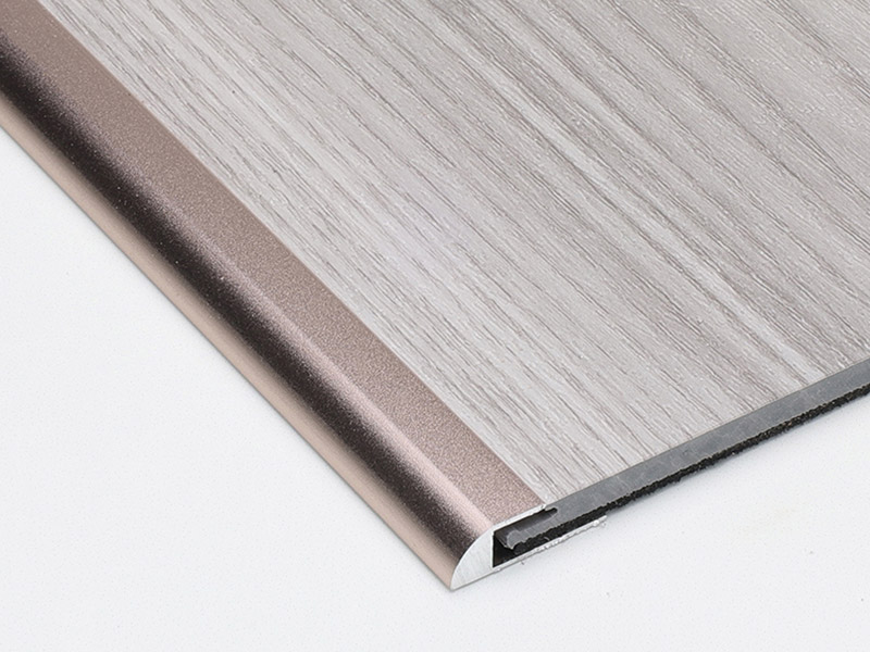 แถบขอบพื้นรูปตัว C สีโรสโกลด์