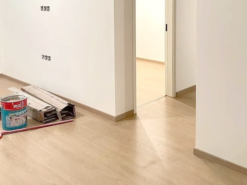 พื้นไม้ควรตรงกับฐานบัวหรือไม่?