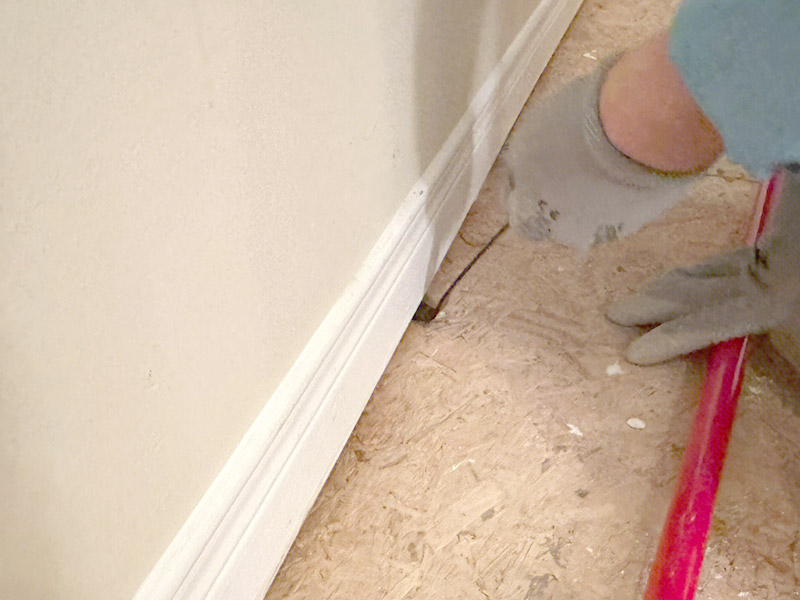 คุณจะลบการรอบออกจาก Drywall ได้อย่างไร?