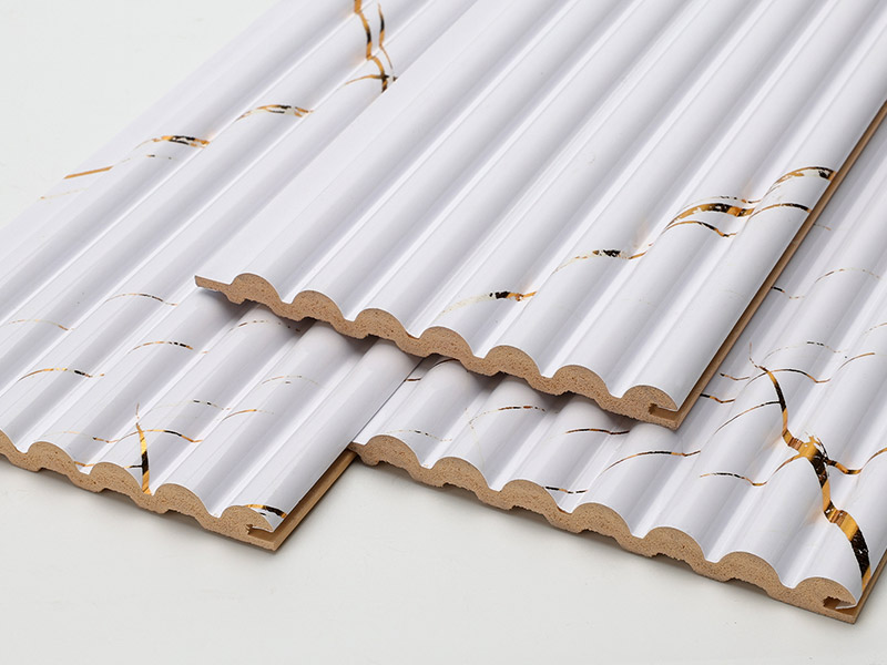 หินอ่อนสีขาวทอง 105.5 * 8.5 มม. แผงผนังครึ่งวงกลมแข็ง 