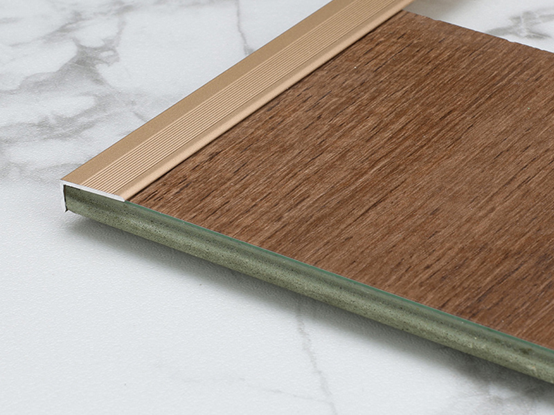 แผ่นปิดขอบพื้นอะลูมิเนียมรูปตัว L