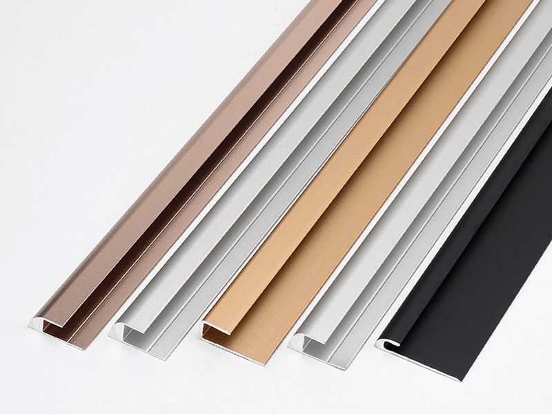 อุปกรณ์ตกแต่งพื้นรูปตัว C