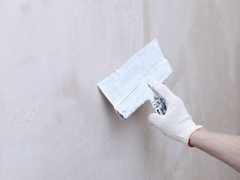 การทาสีผนังไม้