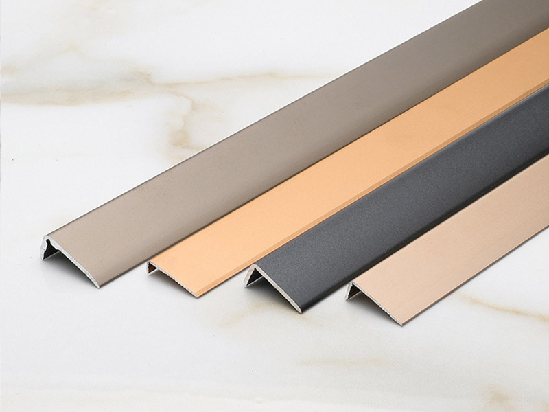 การ์ดเข้ามุมพื้นโลหะรูปตัว L