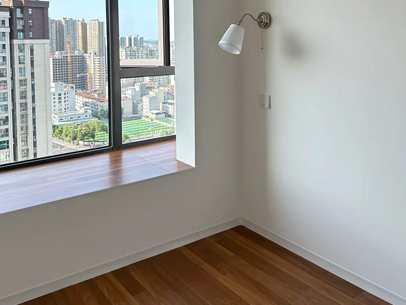 กระดานบัวแบบมีกาวในตัว