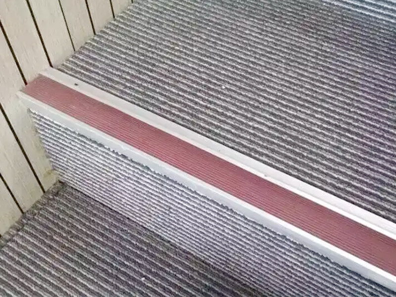 จำเป็นต้องใช้บอร์ดกระโปรงบันไดหรือไม่?