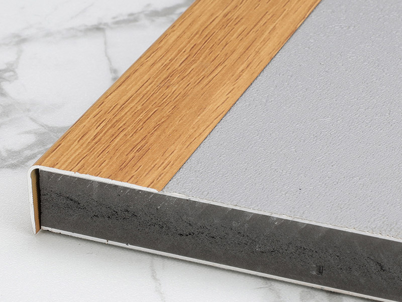 แถบตัดพื้นโลหะรูปตัว L