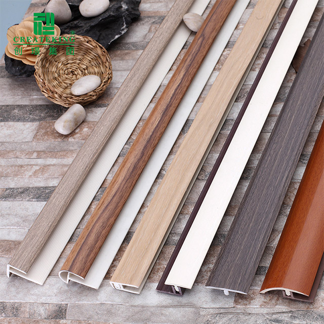 จมูกบันไดทรงกลม PVC ขนาด 40*20 มม