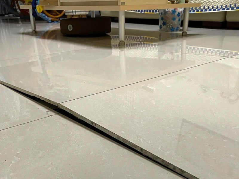 คุณจะซ่อมแซมขอบกระเบื้องที่บิดเบี้ยวได้อย่างไร?