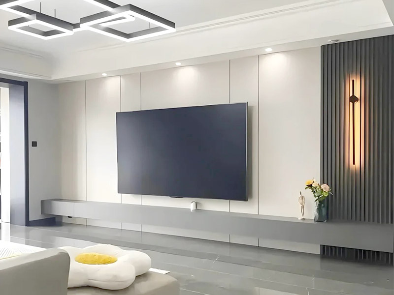 คุณสามารถใส่ทีวีบนผนังแผงได้หรือไม่?