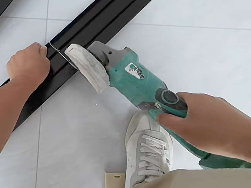 คุณพอดีกับการตัดกระเบื้องอลูมิเนียมอย่างไร?