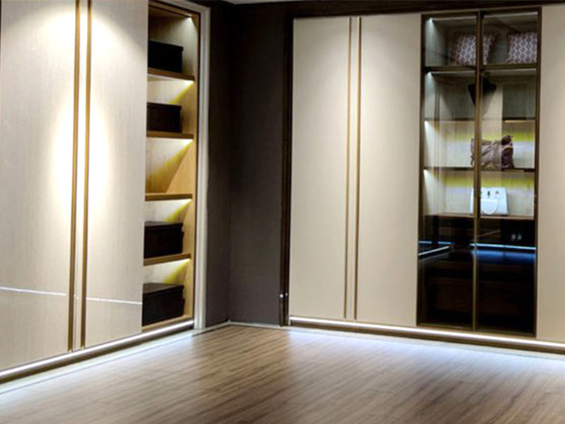 คุณสามารถติดไฟ LED บนแผงรอบได้หรือไม่?