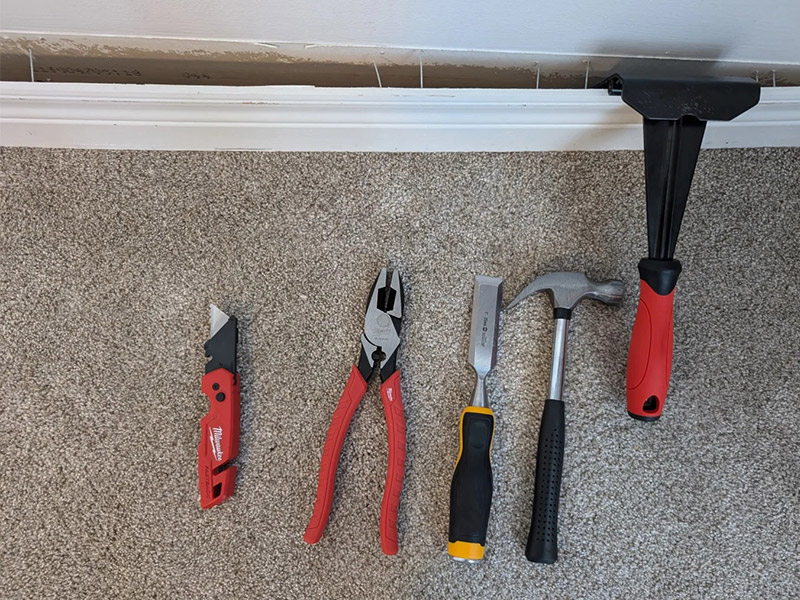 ฉันสามารถติดตั้งพรมโดยไม่ต้องถอดฐานรองได้หรือไม่?