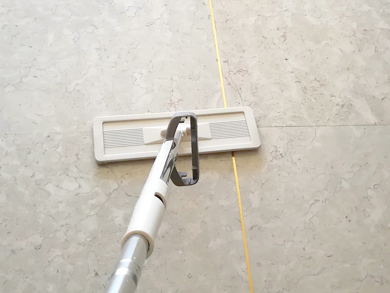 คุณสามารถติดขอบกระเบื้องหลังการปูกระเบื้องได้หรือไม่?