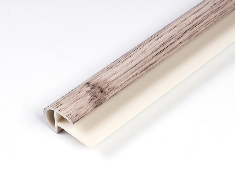 จมูกบันได PVC กลม 40*20 มม