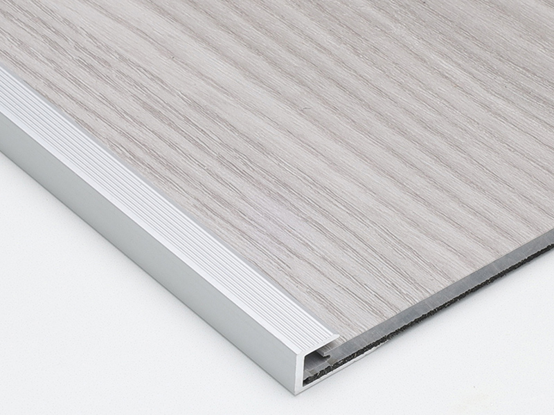 แผ่นปิดพื้นขอบสี่เหลี่ยม