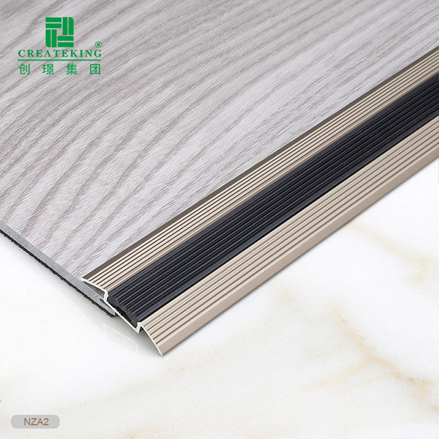 ขอบจมูกบันไดขนาด 20x50 มม. พร้อมยางสอด