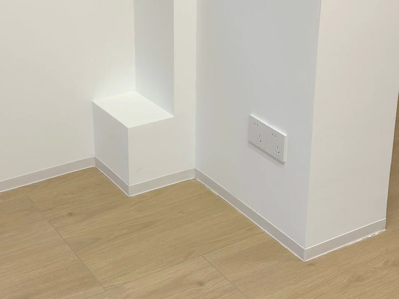 กระดานบัวแบบมีกาวในตัว